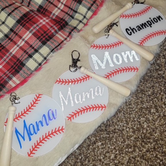 🏖$5 Mama football Keychain - Picture 5 of 5